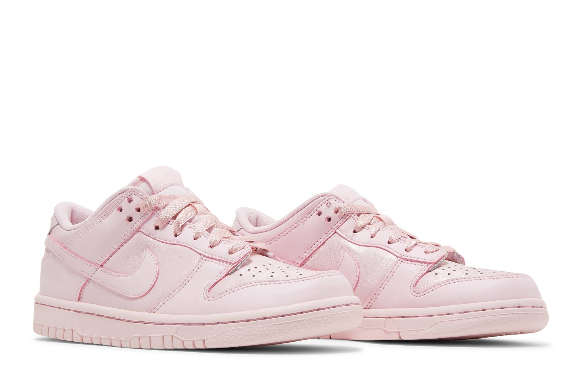 NIKE DUNK LOW SE ‘PRISM PINK’