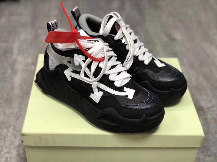 OFF-WHITE - SNEAKER