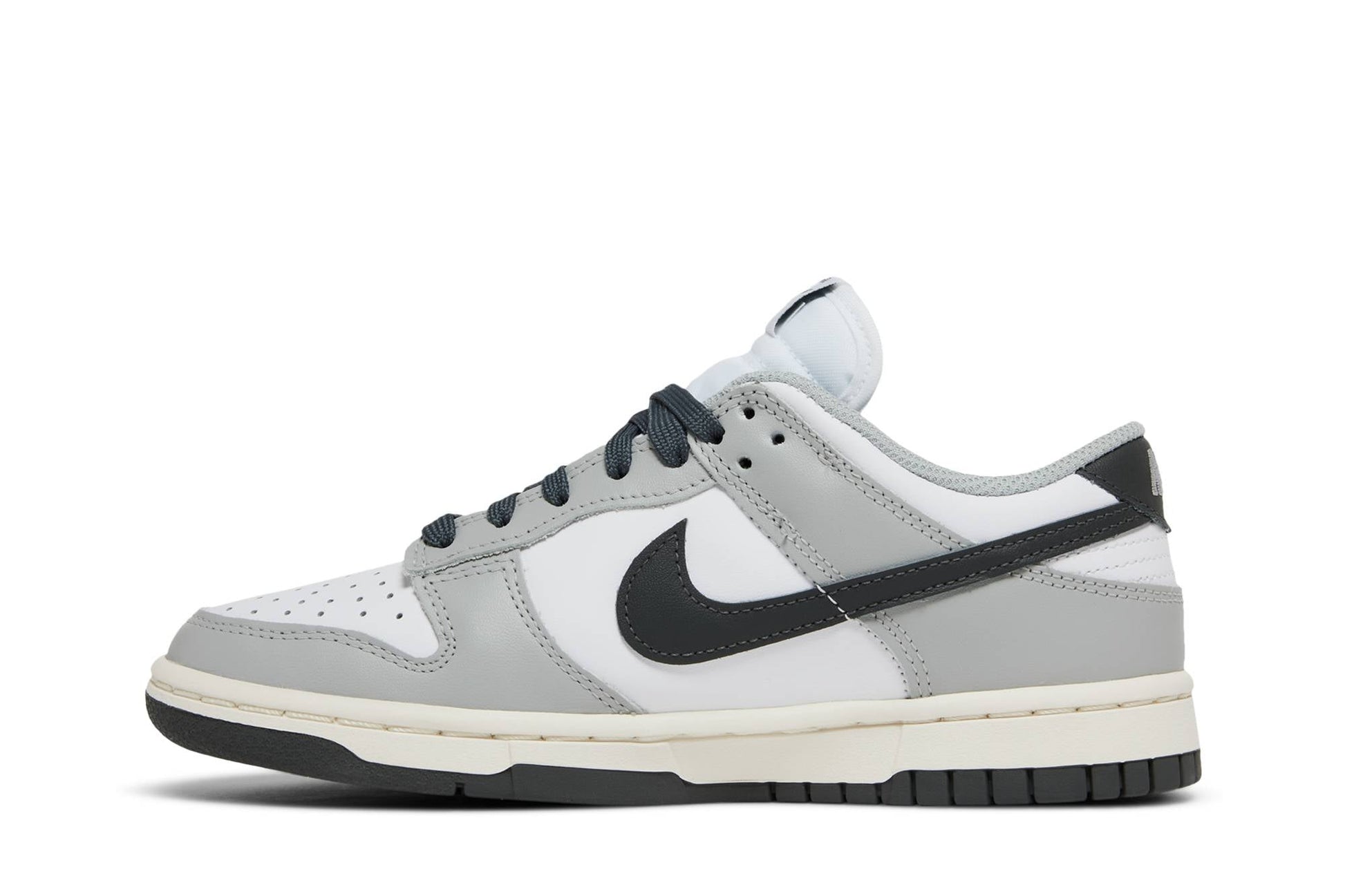 NIKE DUNK LOW ‘LIGHT SMOKE GREY’