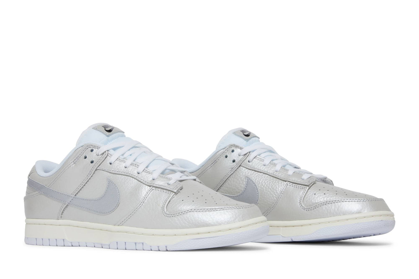 NIKE DUNK LOW ‘METALLIC SILVER’